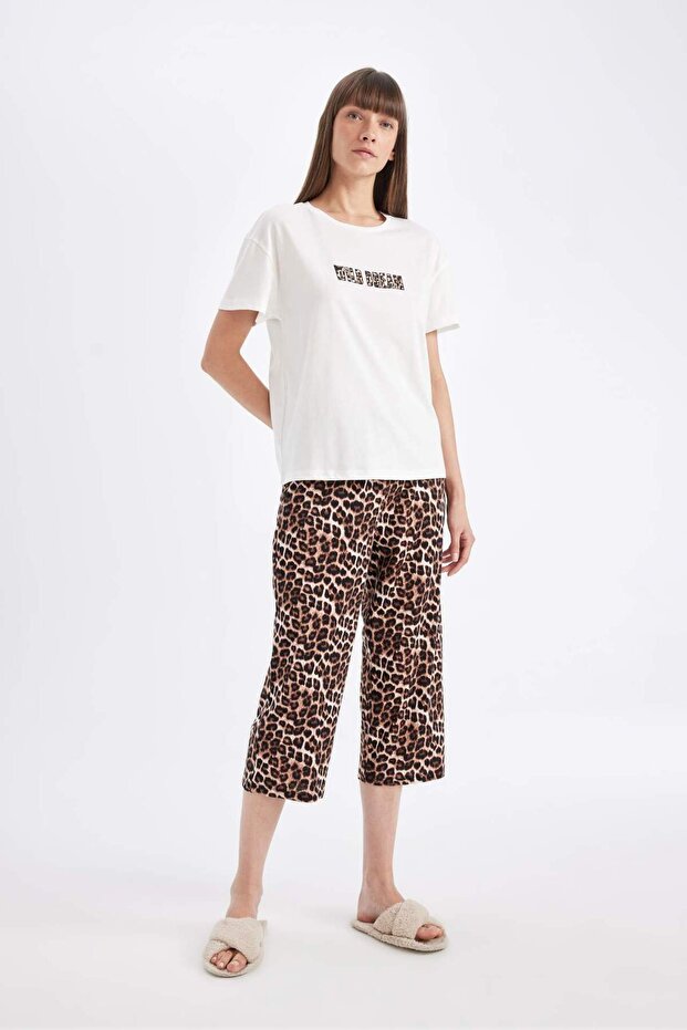 Pijama Takımı Regular Fit Leopar Desenli Kısa Kollu Üst Kapri Alt-Fall in Love D4879AX24HS - 3