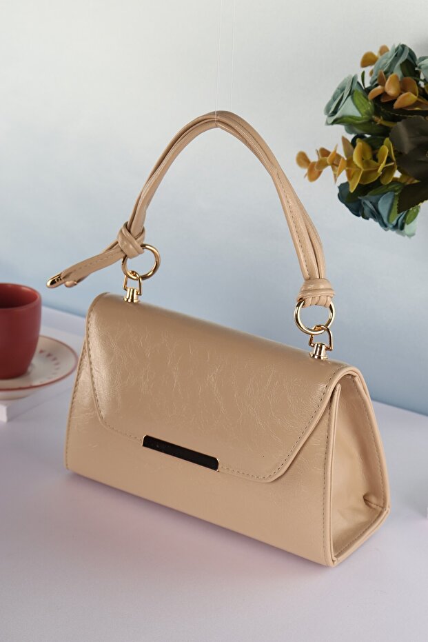 Elysara EB0602 | Crinkled Patent Leather Statement Clutch Bag
