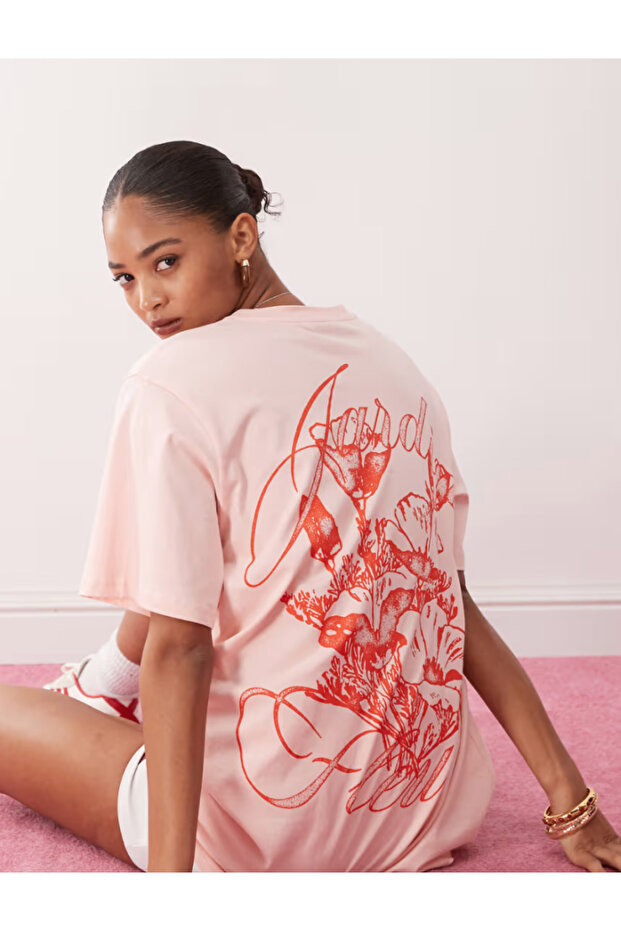 Feel Free in Oversize Style – Women's Comfortable T-Shirt Models