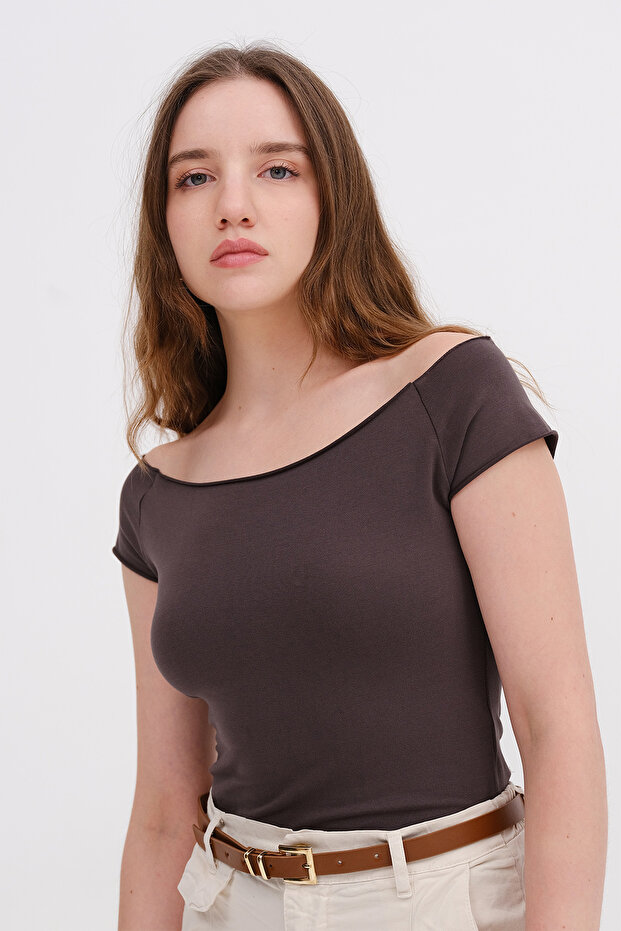 تي شيرت بياقة قارب أساسية P1792 - 6