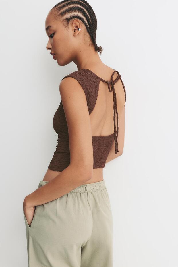 Dokulu sırtı açık tişört - 5