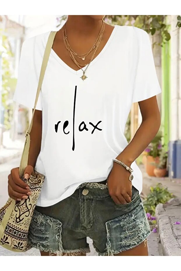 تي شيرت نسائي مطبوع برقبة على شكل حرف V كبير الحجم من RELAX