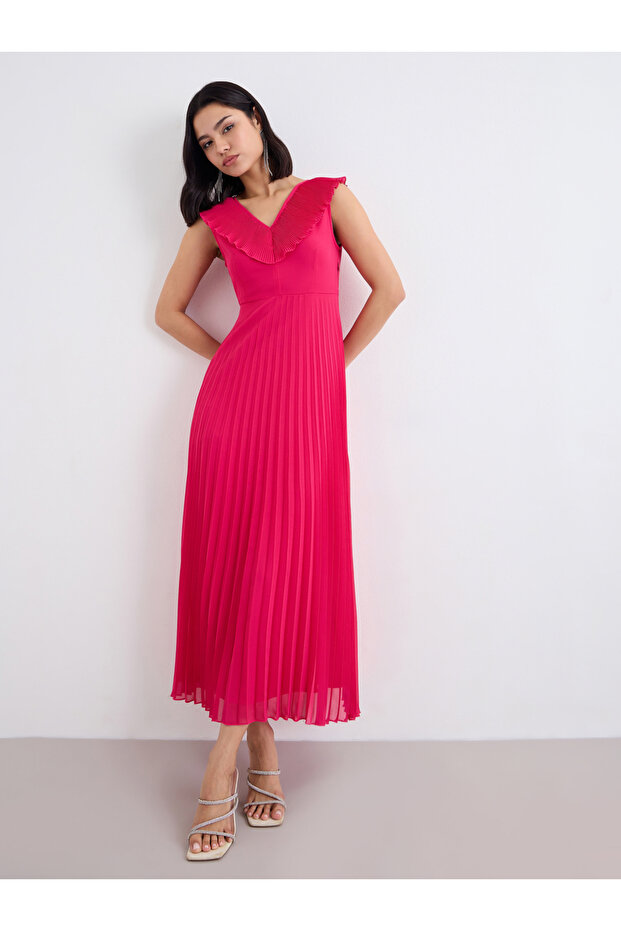 Sleeveless Pleated Maxi Dress