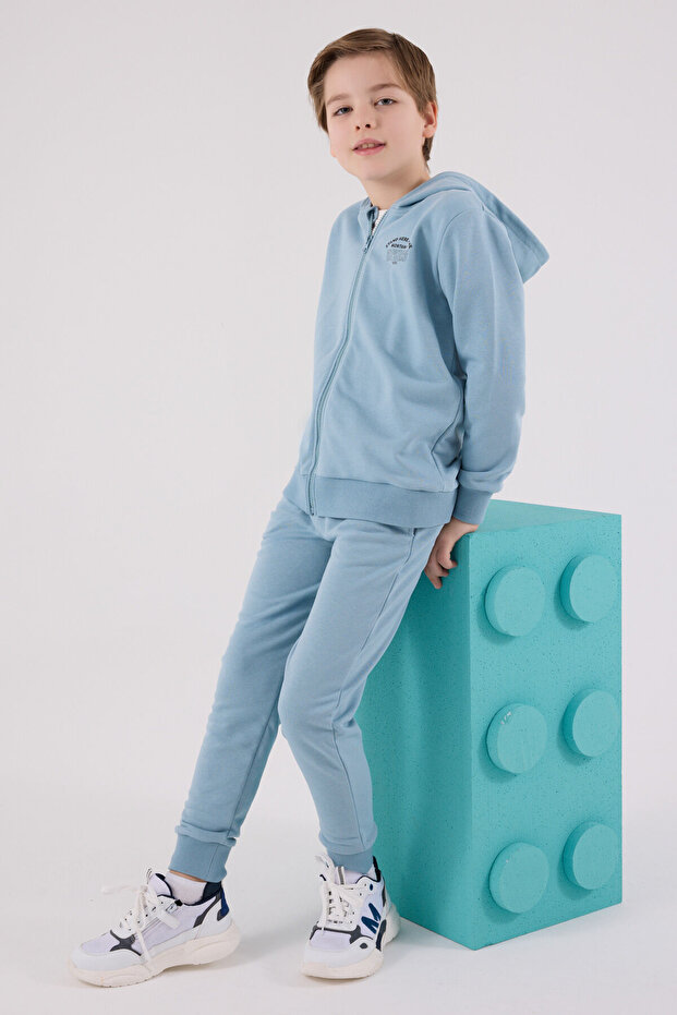 طقم رياضي للأولاد باللون الأخضر - 1