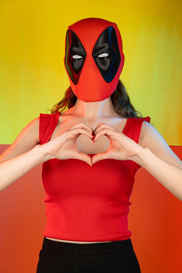 Deadpool Dokulu ve Mıknatıslı Kask - 4