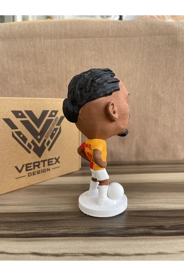 Leroy Sane Gẩlẩtẩsẩrẩy 3d Futbolcu Taraftar Biblo Figür Erkek Hediyelik Oyuncak Sarı Kırmızı Aslan - 3