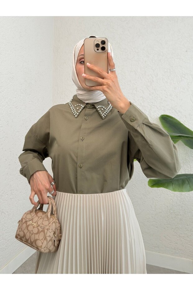 Buttoned Casual Shirt with Stone Detail at the Collar