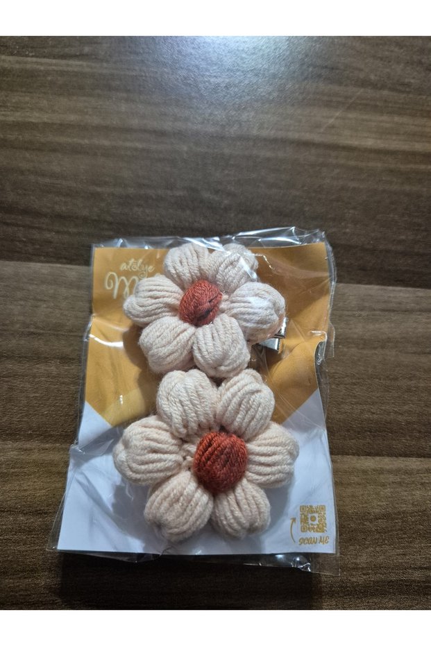 Powder Color Daisy Knit Buckle