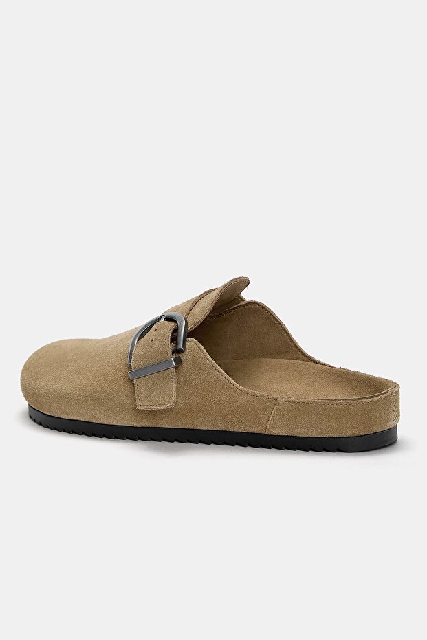 Buckled leather clogs - 6