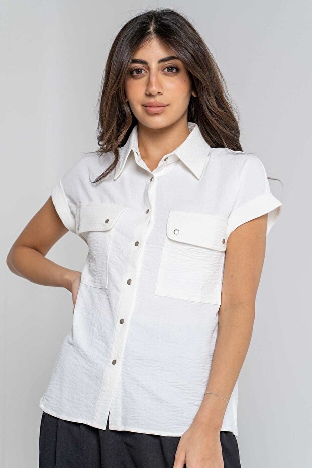 قميص سادة بأزرار أمامية وجيوب وأكمام قصيرة - 1