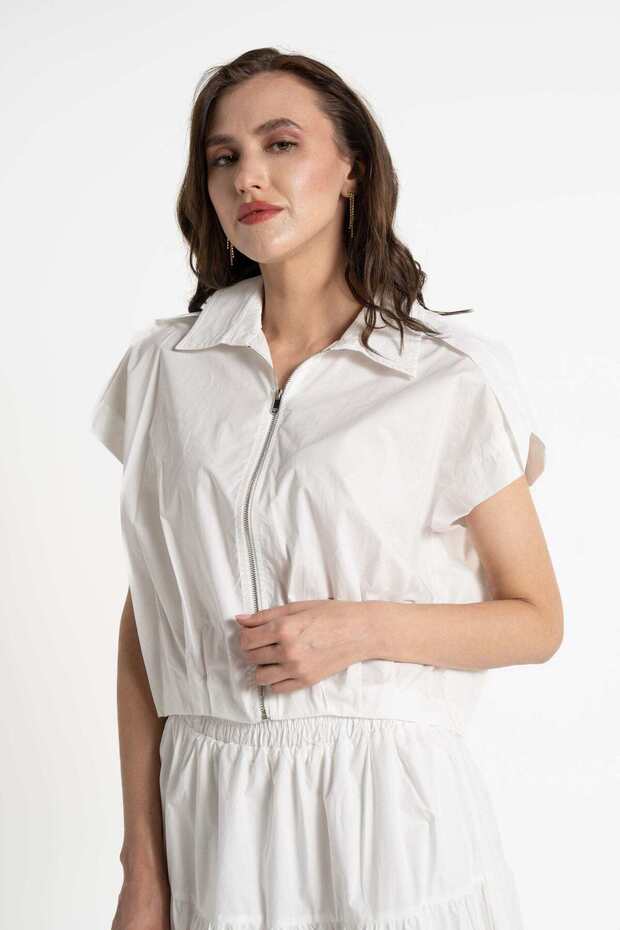 بلوزة سادة بأكمام قصيرة وسحاب أمامي - 1