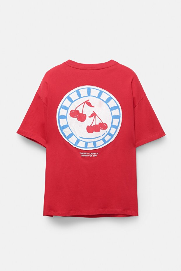 تي شيرت جرافيكي باللون الكرزي - 6