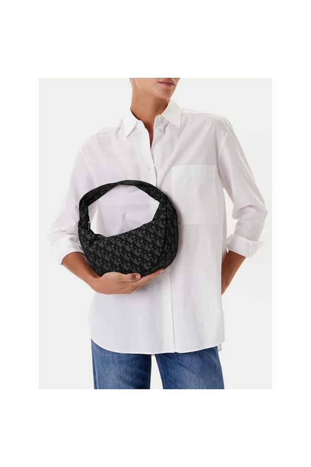 Ck Lv04f3206g Ckj Monogram Pınched Medıum Shou Kadın Çanta - 1