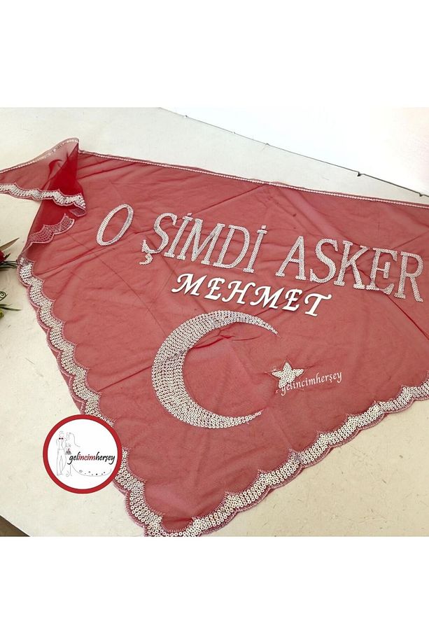 İsimli Kırmızı "O Şimdi Asker" Yazılı Asker Şalı - 2