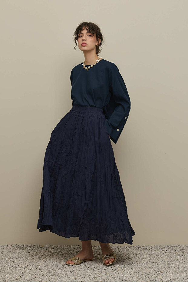 بلوزة كتان أساسية باللون الأزرق الداكن - 6