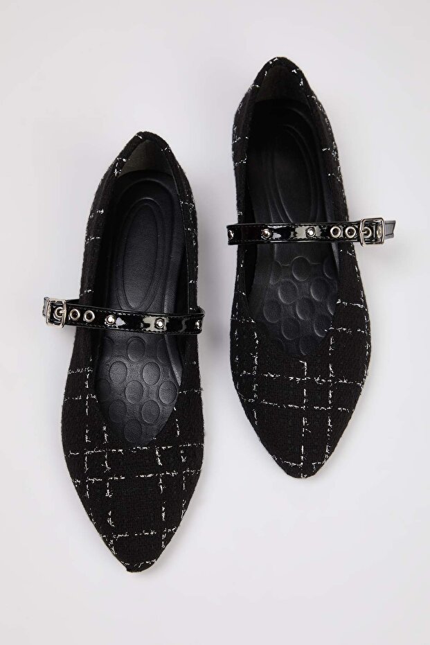 Czarne tweedowe baleriny typu Mary Jane z oczkami na sznurówki i szpiczastym noskiem dla kobiet
TAKAW26BE00004 - 3