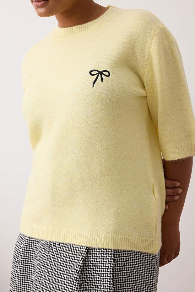 Tenký úpletový svetr s vyšívanou mašlí TBBAW26AN00007 - 3