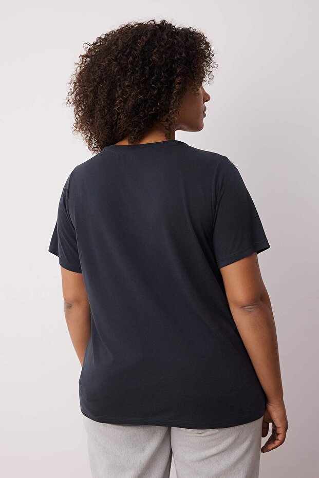 Antrasit V Yaka Modal Dökümlü Rahat Büyük Beden T-shirt TBBSS25BF00053 - 4
