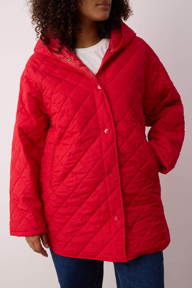 Piros normál szabású kapucnis vízlepergető steppelt nagy méretű kabátok TWOAW26AW00009 - 3