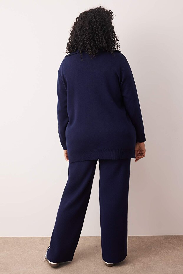 Granatowy, dzianinowy komplet z kołnierzykiem wywijanym i ozdobnymi paskami TBBAW26CP00001 - 4