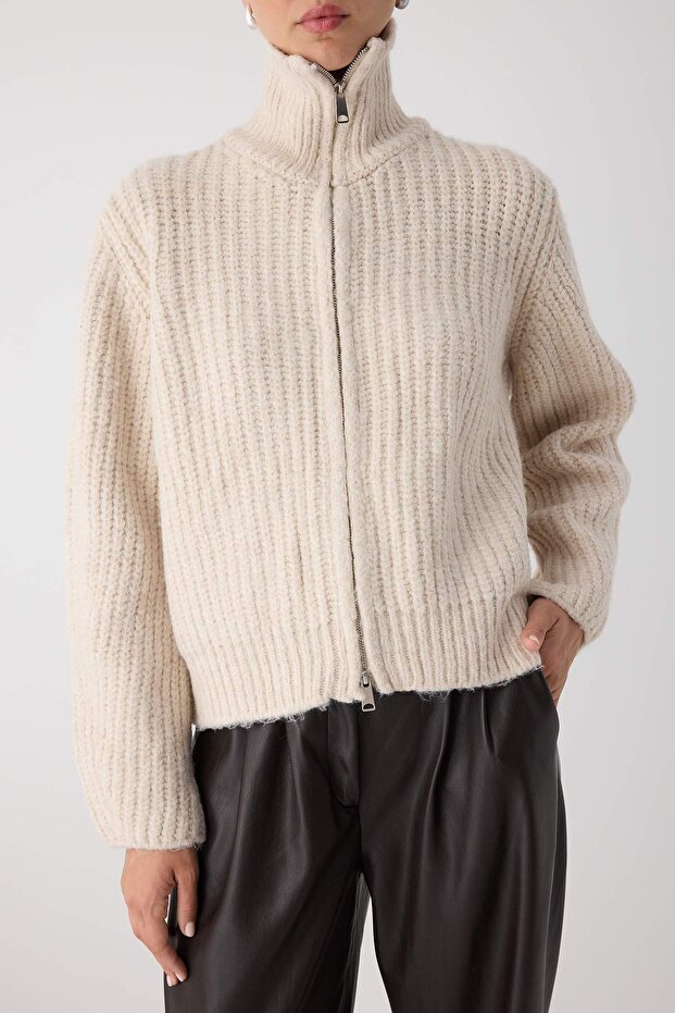 Wardrobe Essentials Sweter z zamkiem błyskawicznym i miękką fakturą, o luźnym kroju | TWOAW26HI00049 - 3