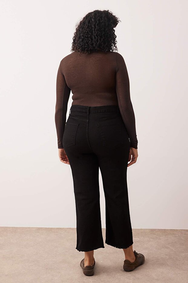 Nieblaknące czarne jeansy z wysokim stanem, elastycznymi nogawkami i dopasowanym krojem, duże rozmiary TBBSS23AR00014 - 4