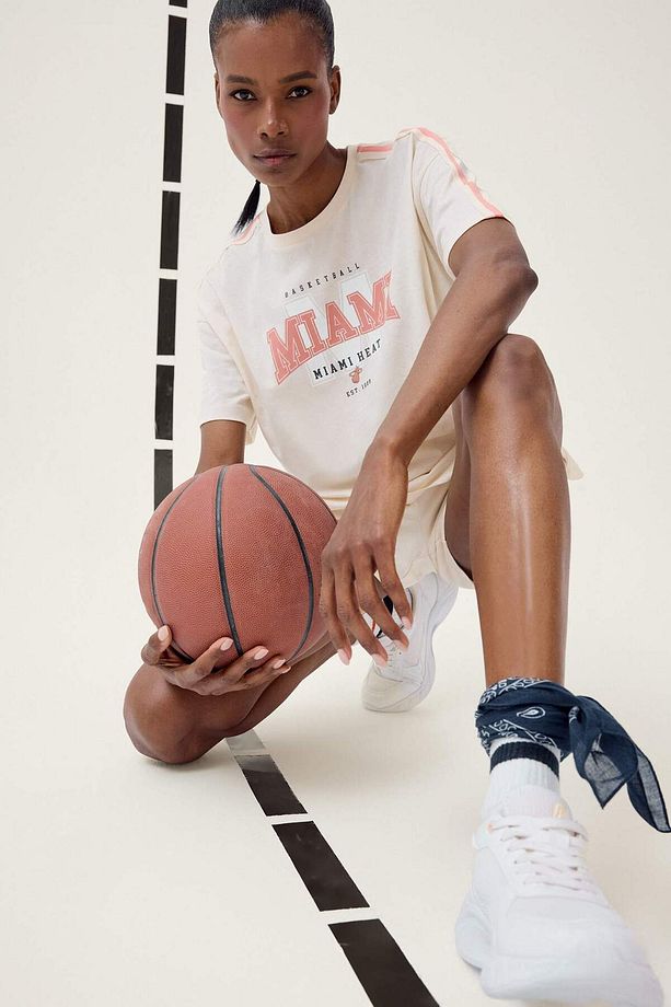 DeFactoFit NBA Miami Heat Oversize Geniş Kalıp Bisiklet Yaka Kısa Kollu Tişört E3825AX25SM - 1