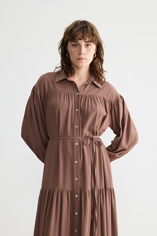 GÜLKURUSU DÜĞMELİ KRİNKIL ELBİSE - 5