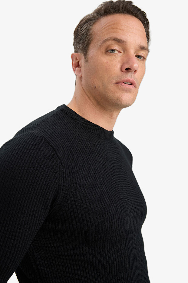 Strukturierter Strickpullover mit normaler Passform und Rundhalsausschnitt C8814ax24wn - 4