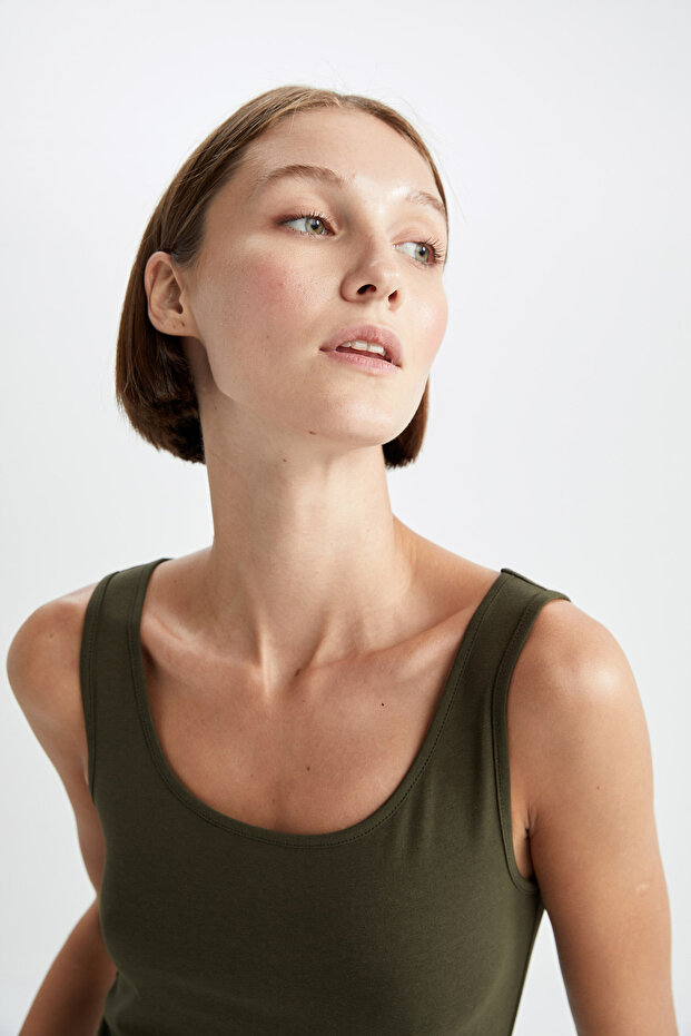 قميص داخلي ذو قصة ضيقة ورقبة دائرية - 5