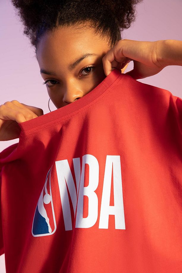 DeFactoFit NBA Wordmark Oversize Geniş Kalıp Baskılı Kısa Kollu Tişört V9082AZ25SP - 1