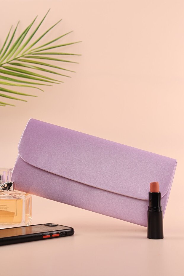 حقيبة نسائية صغيرة طويلة من الساتان من Weembag