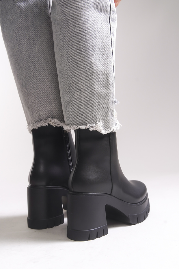 Dámské boty na podpatku Eshathbel0012510 Černá kůže - 5