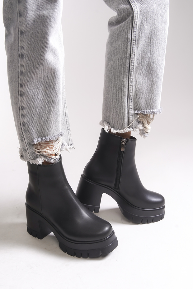 Dámské boty na podpatku Eshathbel0012510 Černá kůže - 2