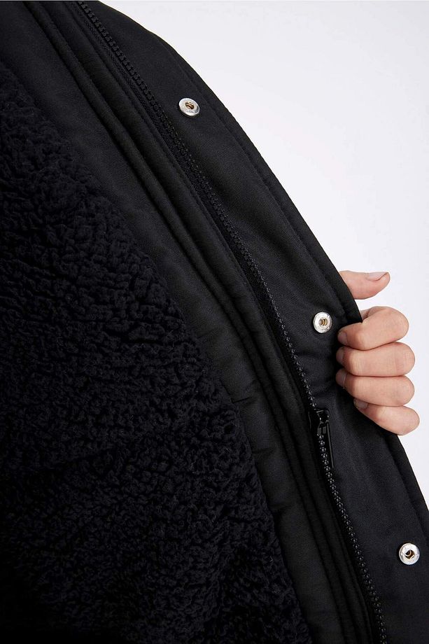 Erkek Çocuk Çıkarılabilir Suni Kürk Yaka Kapüşonlu Pelüş Astar Parka C8786A824WN - 6