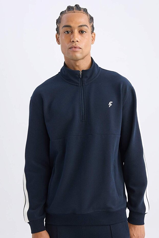 Navy Blue Standard Fit Mock Neck Half Zipper Athlete Sweatshirt D1953Ax24Au
