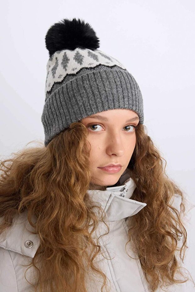 Women's Jacquard Pompom Beanie C6636Ax24Wn