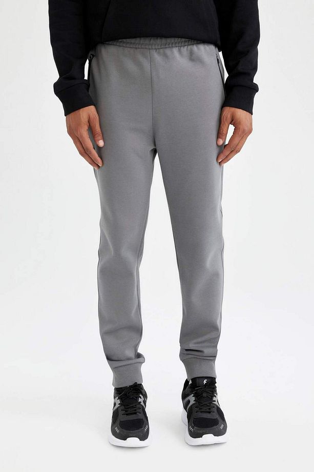 DeFactoFit Sporcu Jogger Eşofman Altı Slim Fit Dar Kesim Beli Paçası Lastikli Cepli Basic Düz D0928A - 4