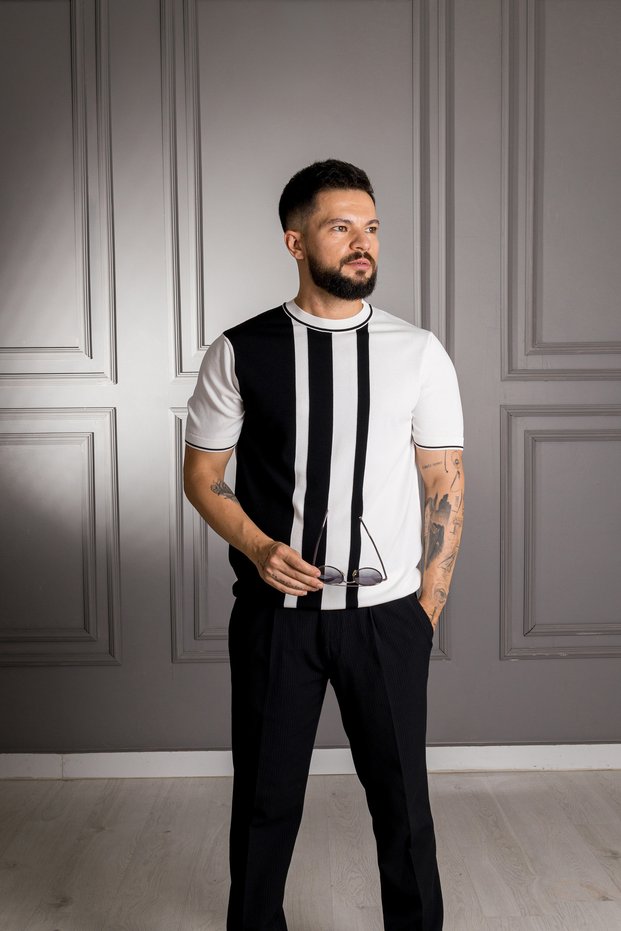 Interview 0 Collar Rayon Thin Knitwear Black White T-Shirt