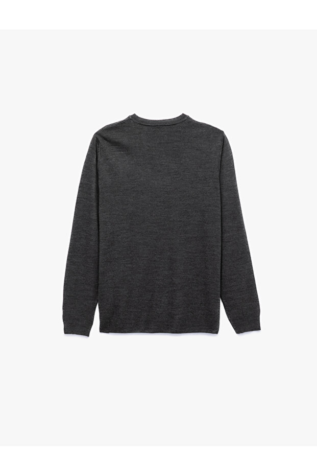 Langärmliger Basic-Strickpullover mit Rundhalsausschnitt - 4