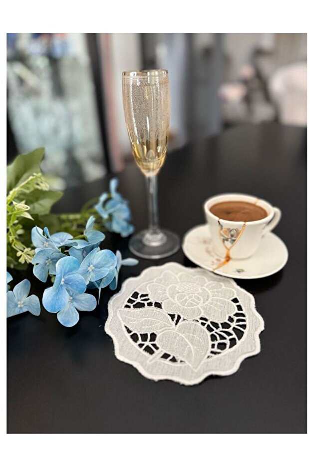 Leaf White Cocktail Napkin 2 Pcs