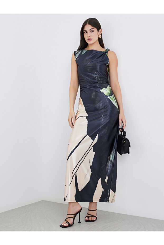 فستان ماكسي مطبوع برقبة غير متماثلة