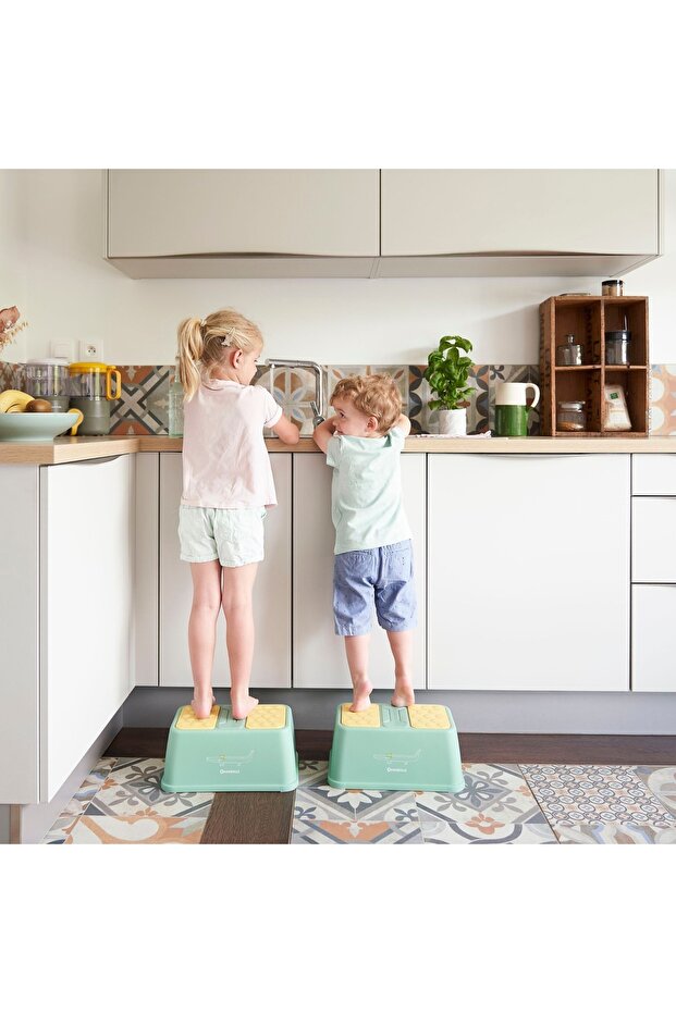 - Bathroom step ladder - 6