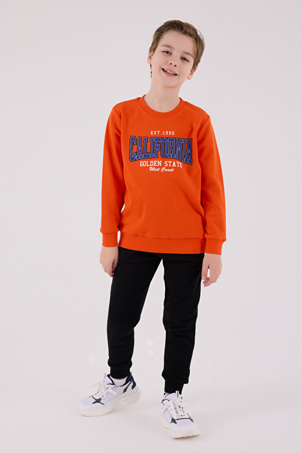 طقم بدلة رياضية برتقالية للأولاد - 3