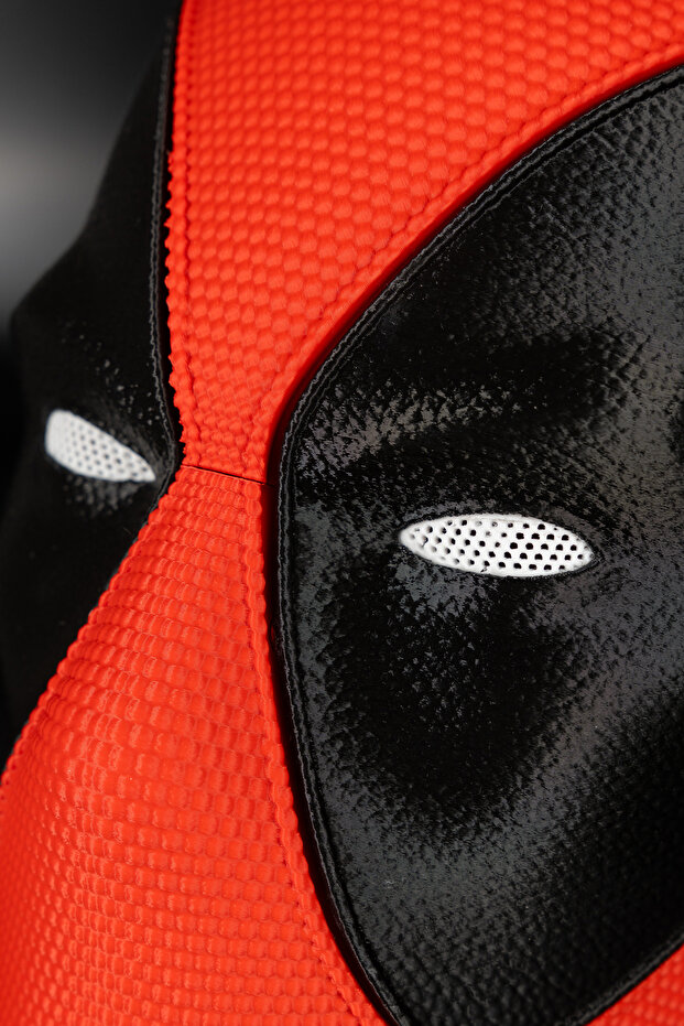 Deadpool Dokulu ve Mıknatıslı Kask - 3