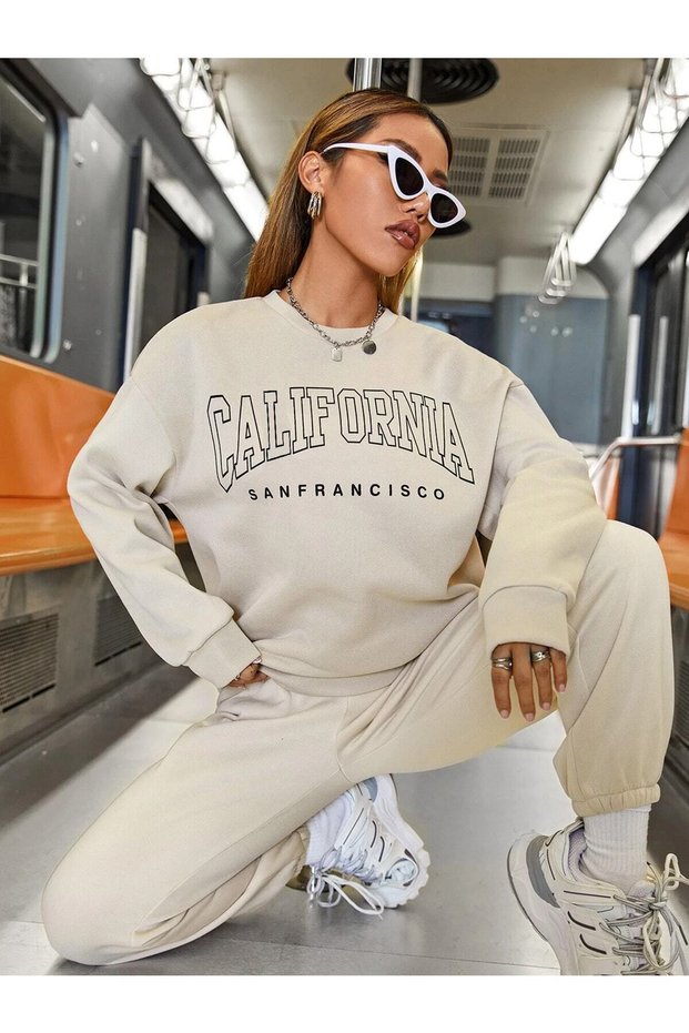 Burgundy Women's California Special Chest Printed Oversize Crew Neck