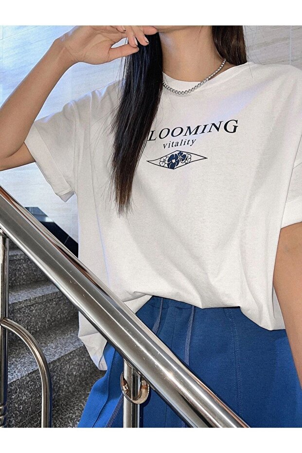 Women's White Blooming Printed Oversize Crew Neck Tshirt