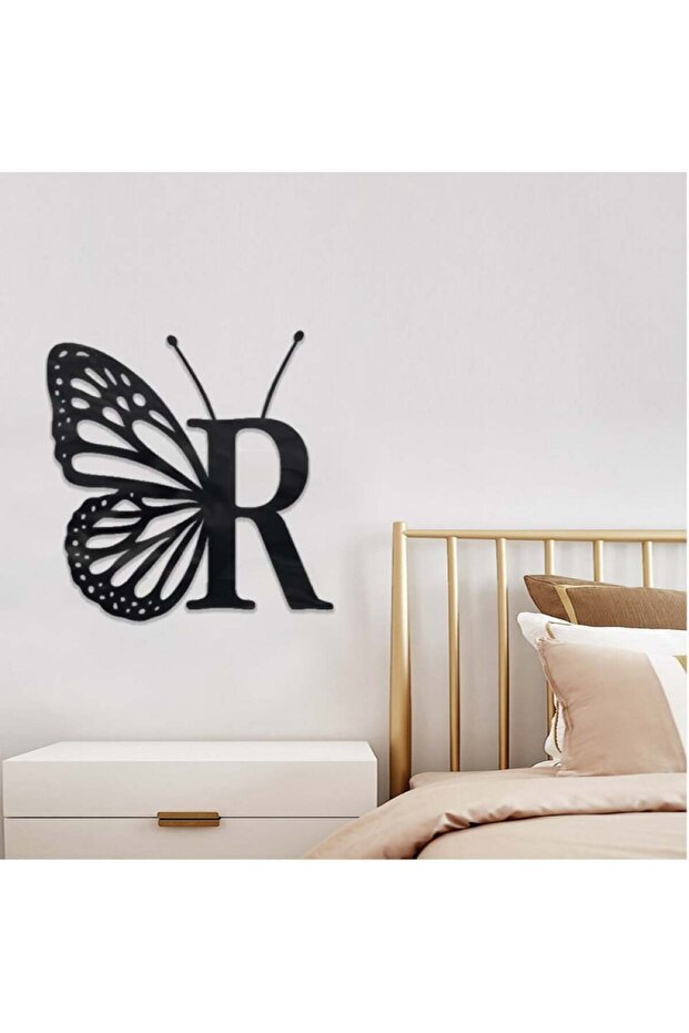 منحوتة اكريلك اسود بتصميم حرف "R"