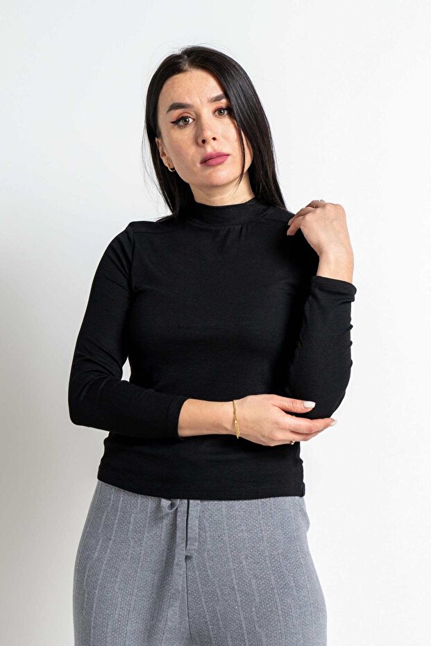 بلوزة نسائية منسوجة بأكمام طويلة
