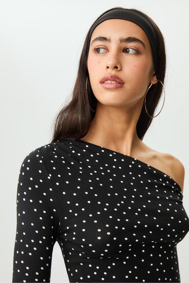 Puantiyeli kısa elbise - 3